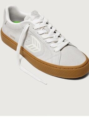 Carbon38 Salvas Suede White Suede Low-Top Sneaker with Gum Sole Size W5.5/M 4